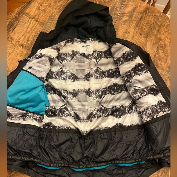 Volcom Snowboarding/Ski Jacket - Picture 3 of 4